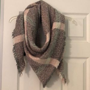 David & Young gray/pink/white scarf